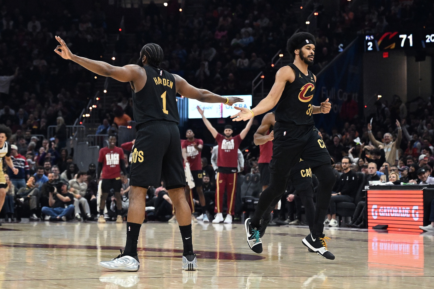 开云体育app-米切尔：哈登来后阿伦提升到一个全新水平 我还没遇到过这种情况